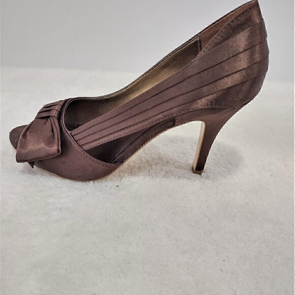 Maripe "Jezebel" Brown Pleated Fabric Heels w/ Bow-Bridal / Formal - Size 6.5 - Picture 5 of 14
